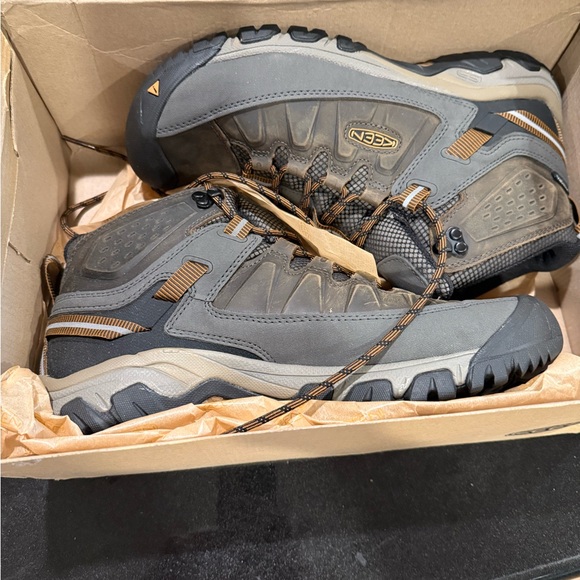 KEEN Men's Athletic Shoes - Brown and Black - Picture 1 of 5